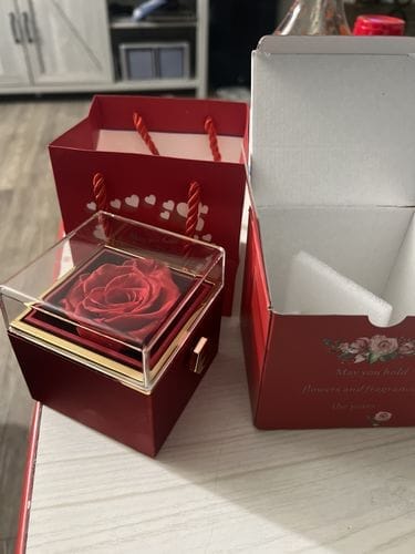 Customer photo review of Eternal Rose Box - W/ Engraved Necklace & Real Rose