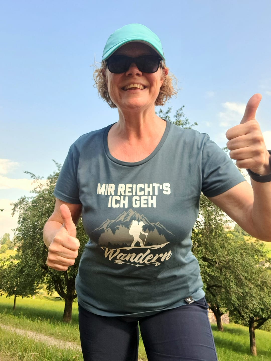 Customer photo review of Mir reicht's ich geh wandern - Damen Premium Organic Shirt