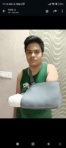 Customer photo review of Arm Pouch Sling (Mild Support)| Provides Support to the Shoulder & Arm (Grey)