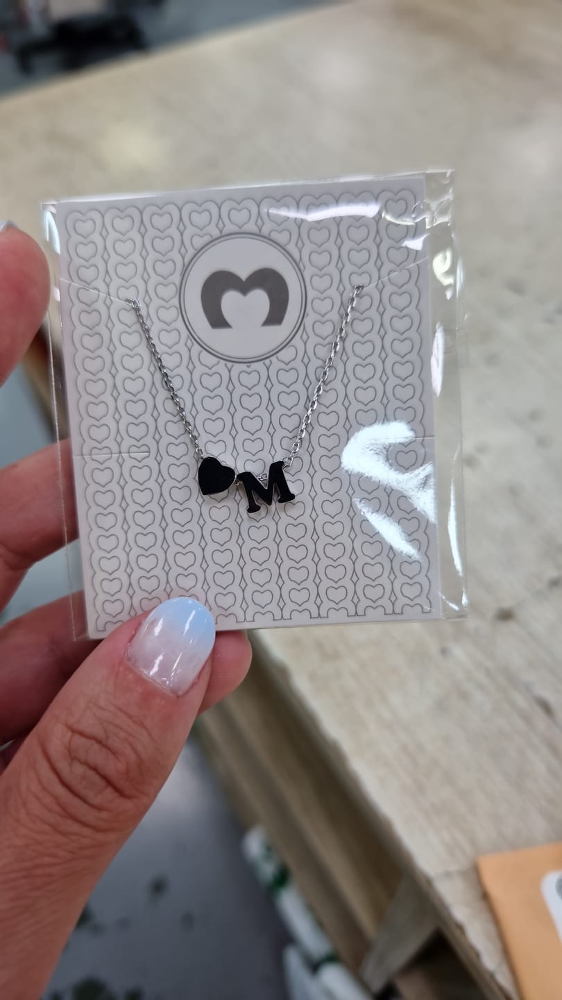 Customer photo review of Collar Letra Amor