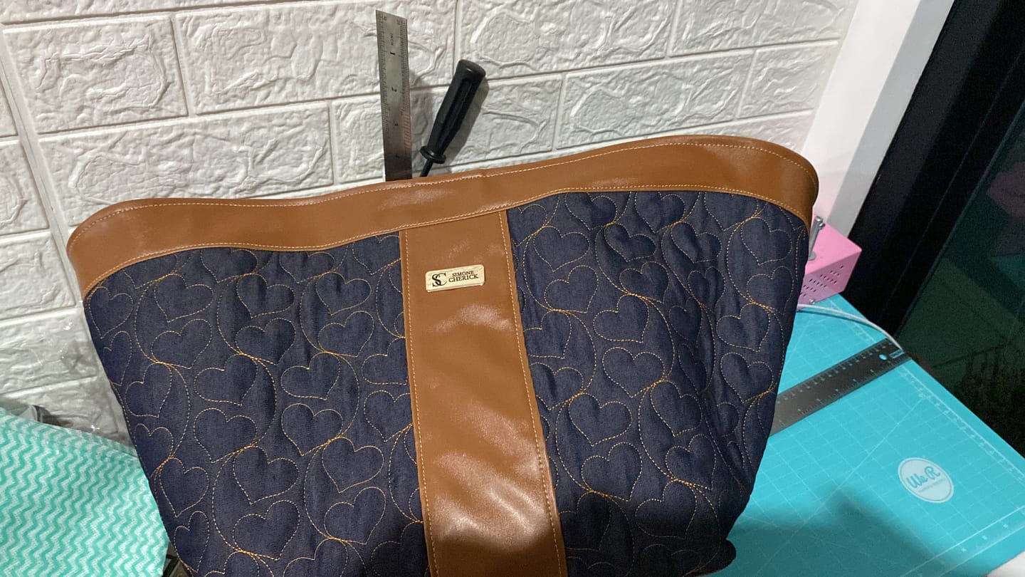 Customer photo review of CEDRO 0.7MM COM FUNDO DE MALHA COR CARAMELO