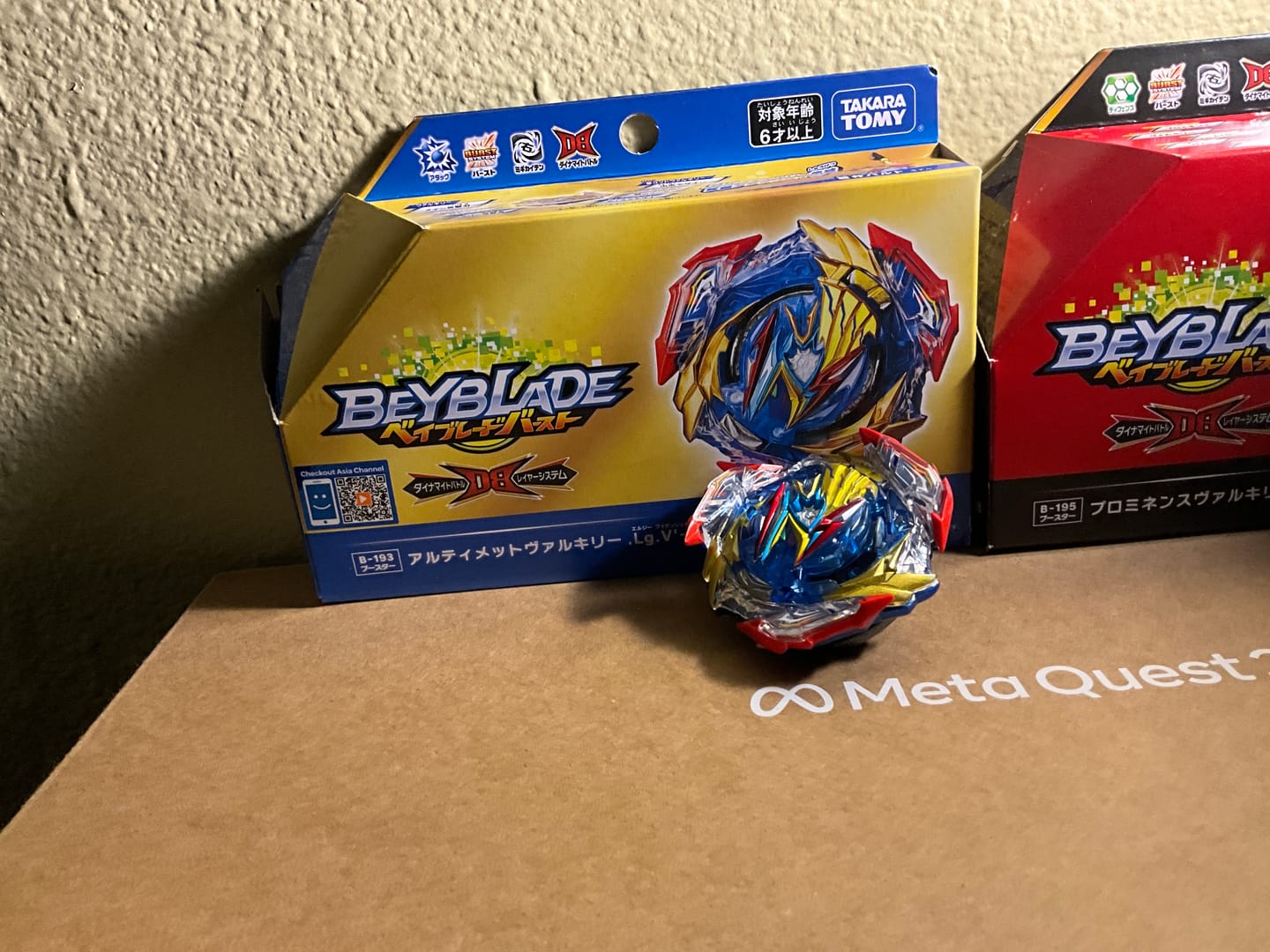 Customer photo review of Takra Tomy  Ultimate Valkyrie Variable'-9 Burst DB Beyblade B-193