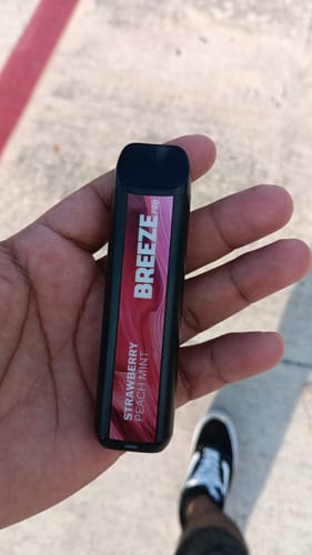 Customer photo review of Breeze Pro Disposable Vape