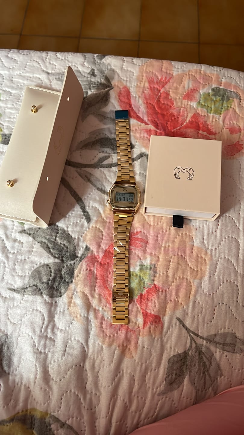 Customer photo review of Reloj Digital Vintage Brillo ~ Oro