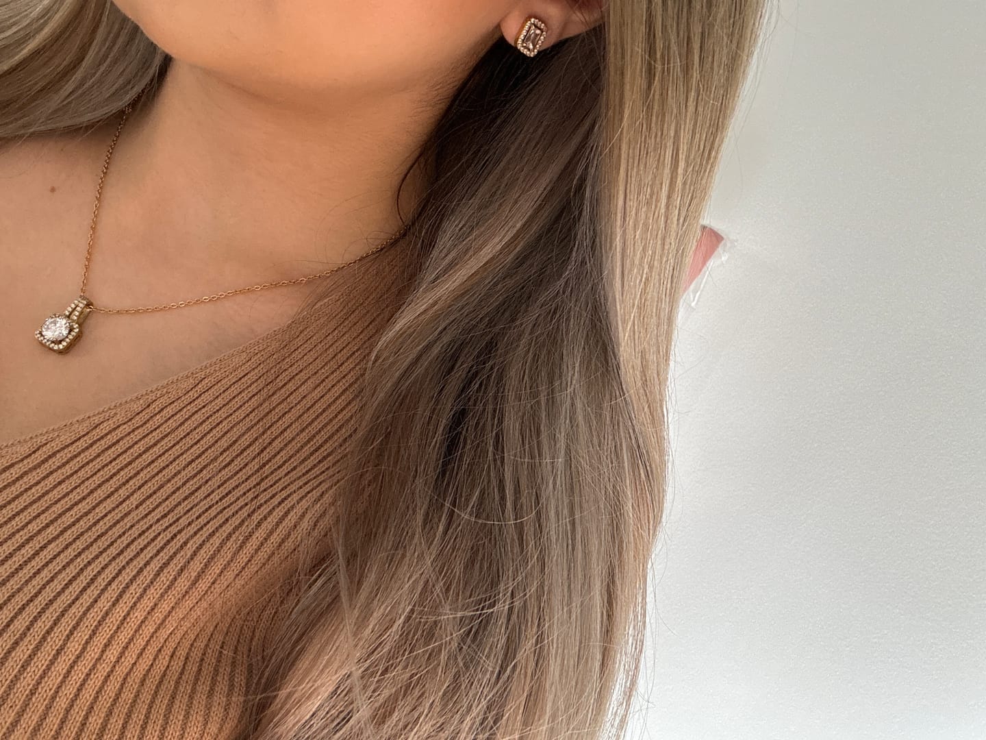 Customer photo review of Viviene Ohrstecker | 18K vergoldet