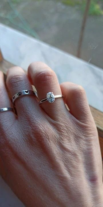 Customer photo review of Anel Solitário Moissanite Oval