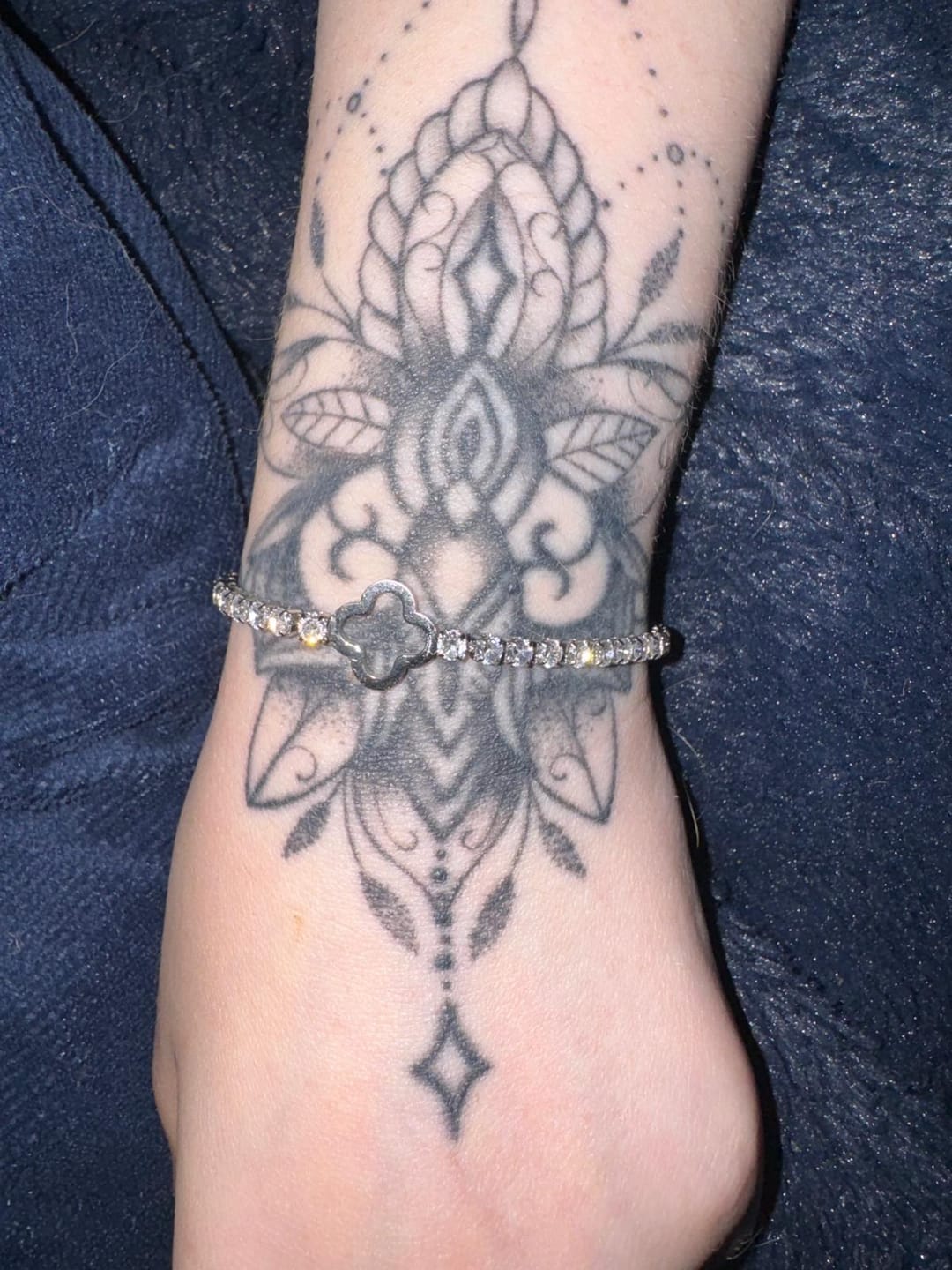 Customer photo review of Tennis Clover Armband | 18K vergoldet