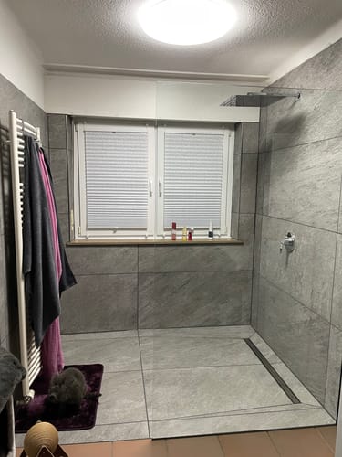 Customer photo review of SONNI Begehbare Dusche Duschabtrennung Duschwand 10mm Schwarz Duschabtrennung Duschkabine Nano ESG 80-140cm