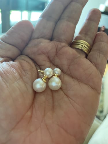 Customer photo review of SNOWMAN - Freshwater Pearls Stud Earrings