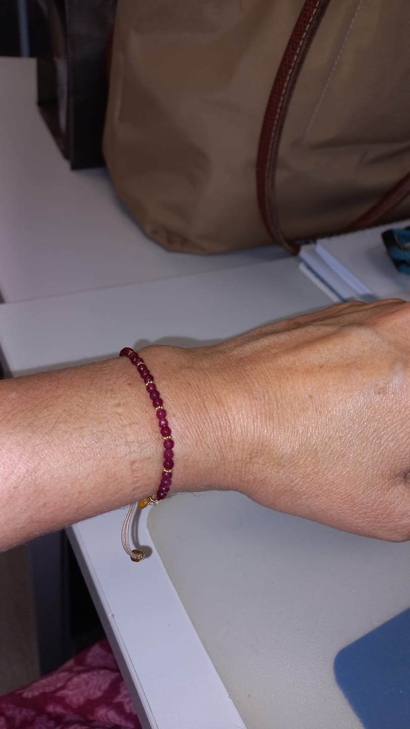 Customer photo review of Pulseira Stones