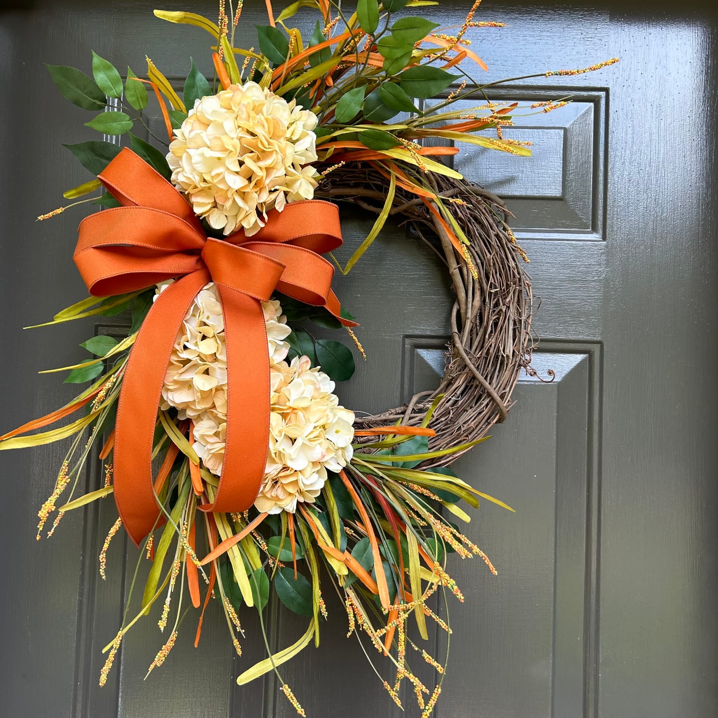 Customer photo review of 16" Round Grapevine Wreath - DECOE-035