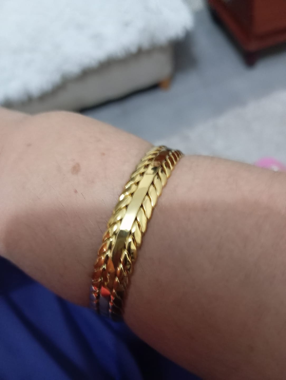 Customer photo review of Bracelete Folhas Dourada Banhado em Ouro 18k