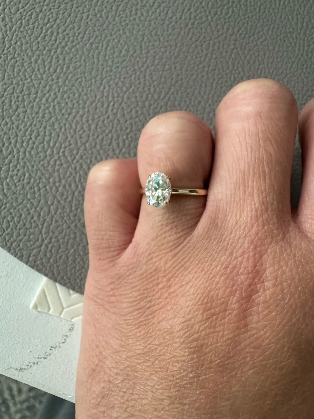 Customer photo review of Anel Solitário Moissanite Oval