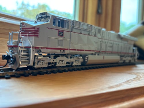 Customer photo review of BLI 8545 GE ES44AC, CBQ #6325, Aluminum/Red Fantasy Paint, Paragon4 Sound/DC/DCC, HO
