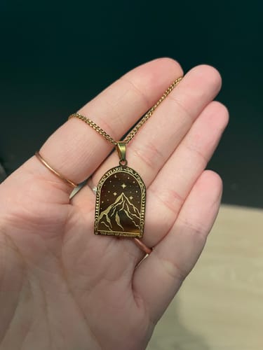 Customer photo review of Velaris Necklace