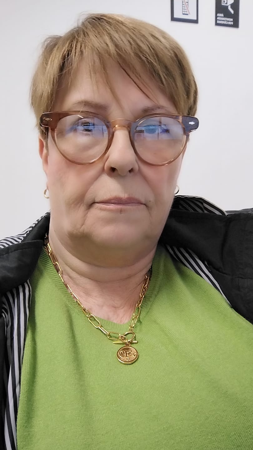 Customer photo review of Colar New York Cents Banhado em Ouro 18K