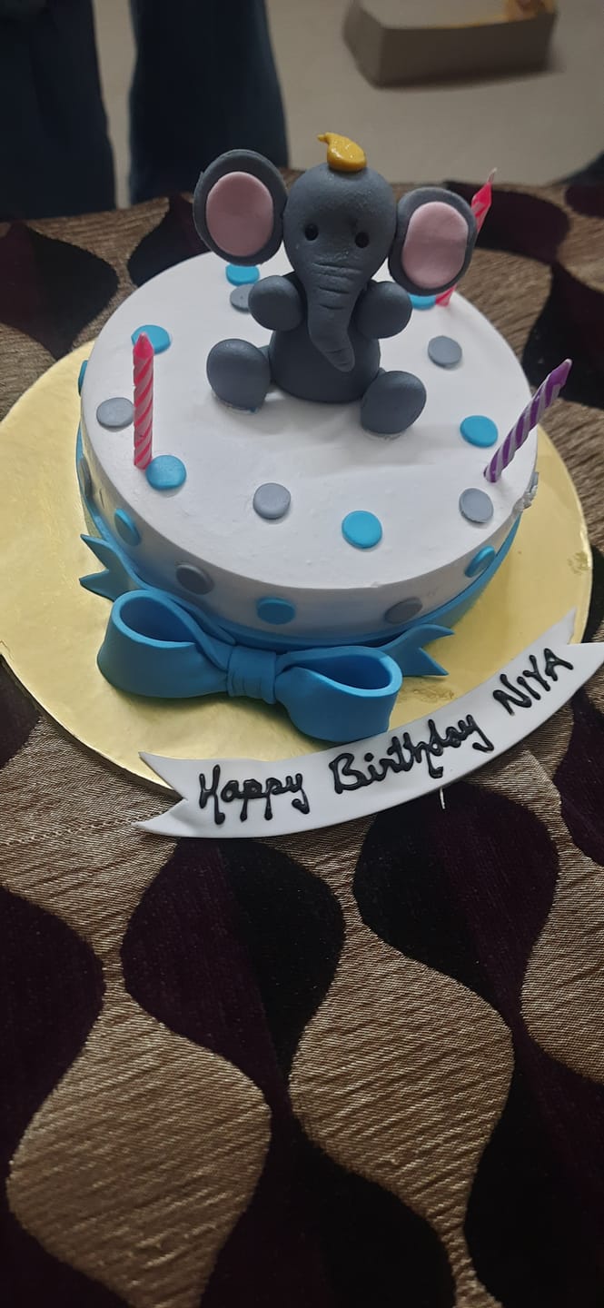 Customer photo review of White Elephant Cream Cake