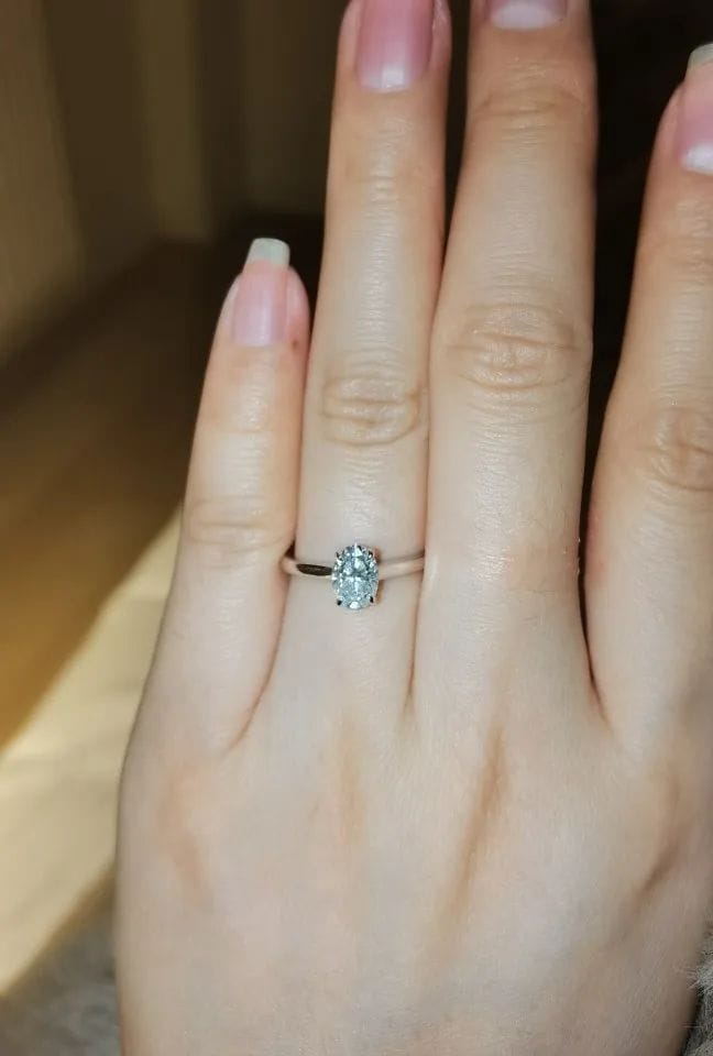 Customer photo review of Anel Solitário Moissanite Oval