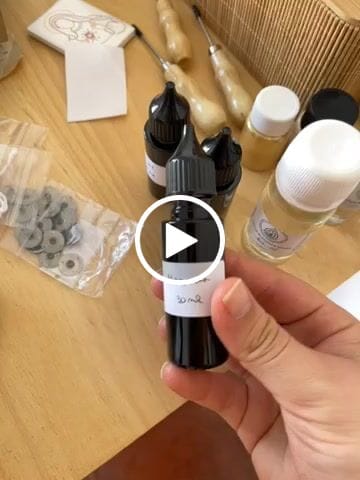 Customer video review of Colorante líquido para velas MAGENTA