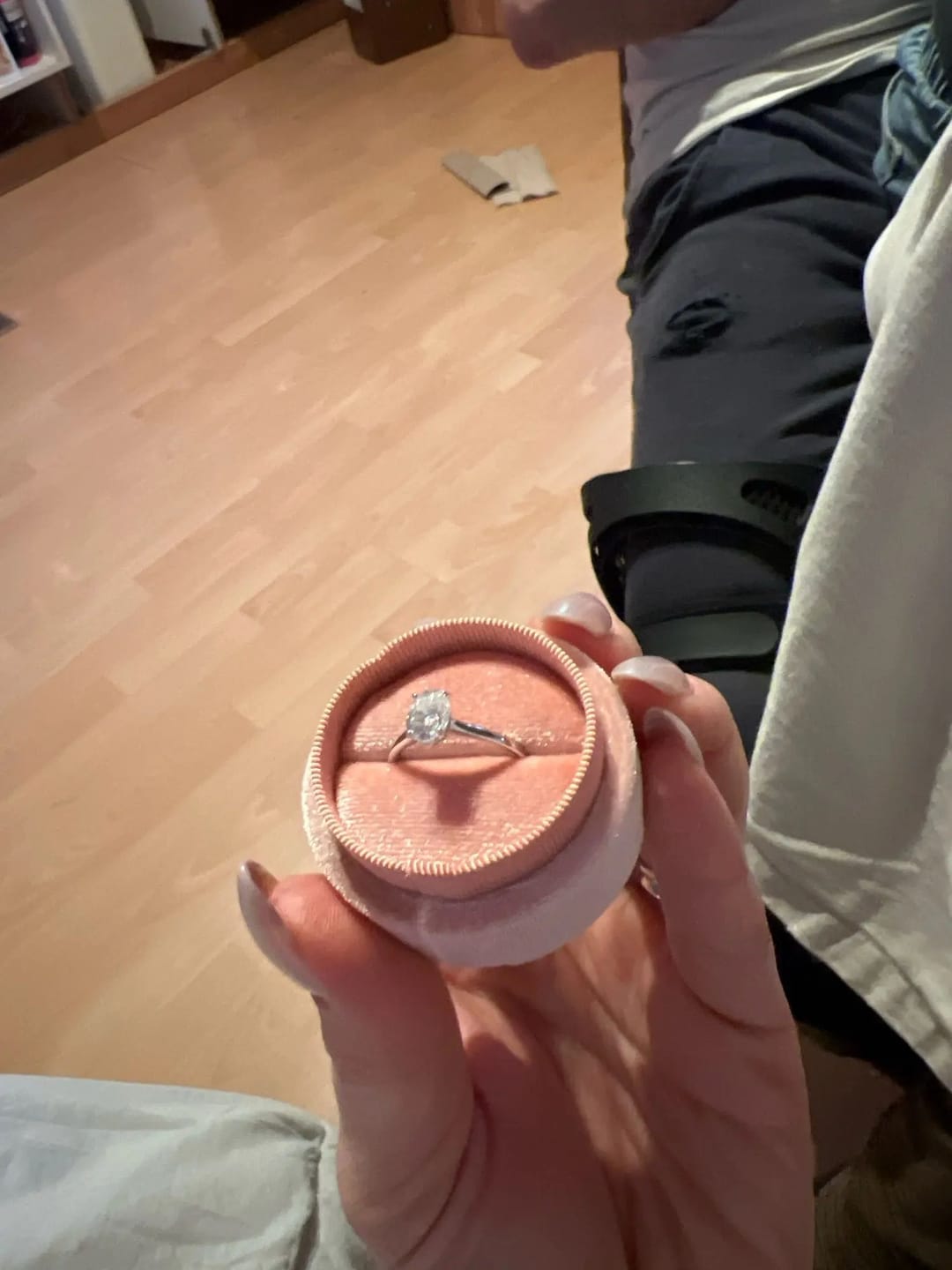 Customer photo review of Anel Solitário Moissanite Oval