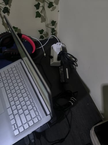 Customer photo review of Regleta Unno Teckno 6 Tomas 120V P5-15R (3) + USB A (3) + USB C (1) PW5083WT