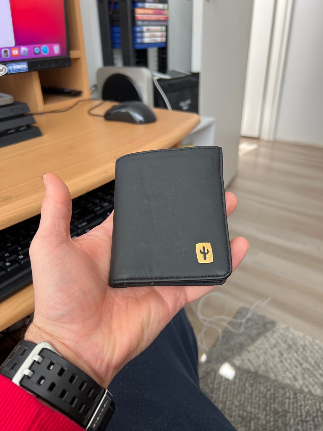 Customer photo review of Minimalist Cash | Cactus Leather