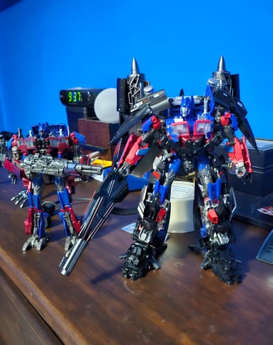 Customer photo review of 4th party BW BAIWEI TW1022 Optimus Prime (Modified KO SS32 / SS44) & Weapon Set 17.5cm / 6.9"