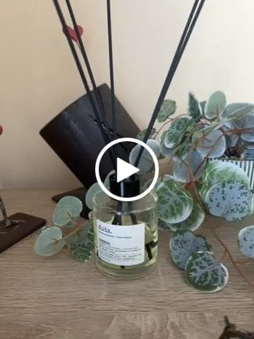 Customer video review of Grapefruit - Difusor de Varillas  | Difusor Ambiental Para el Hogar y la Oficina | Difusor de Aromas y Ambientadores - 150 ml