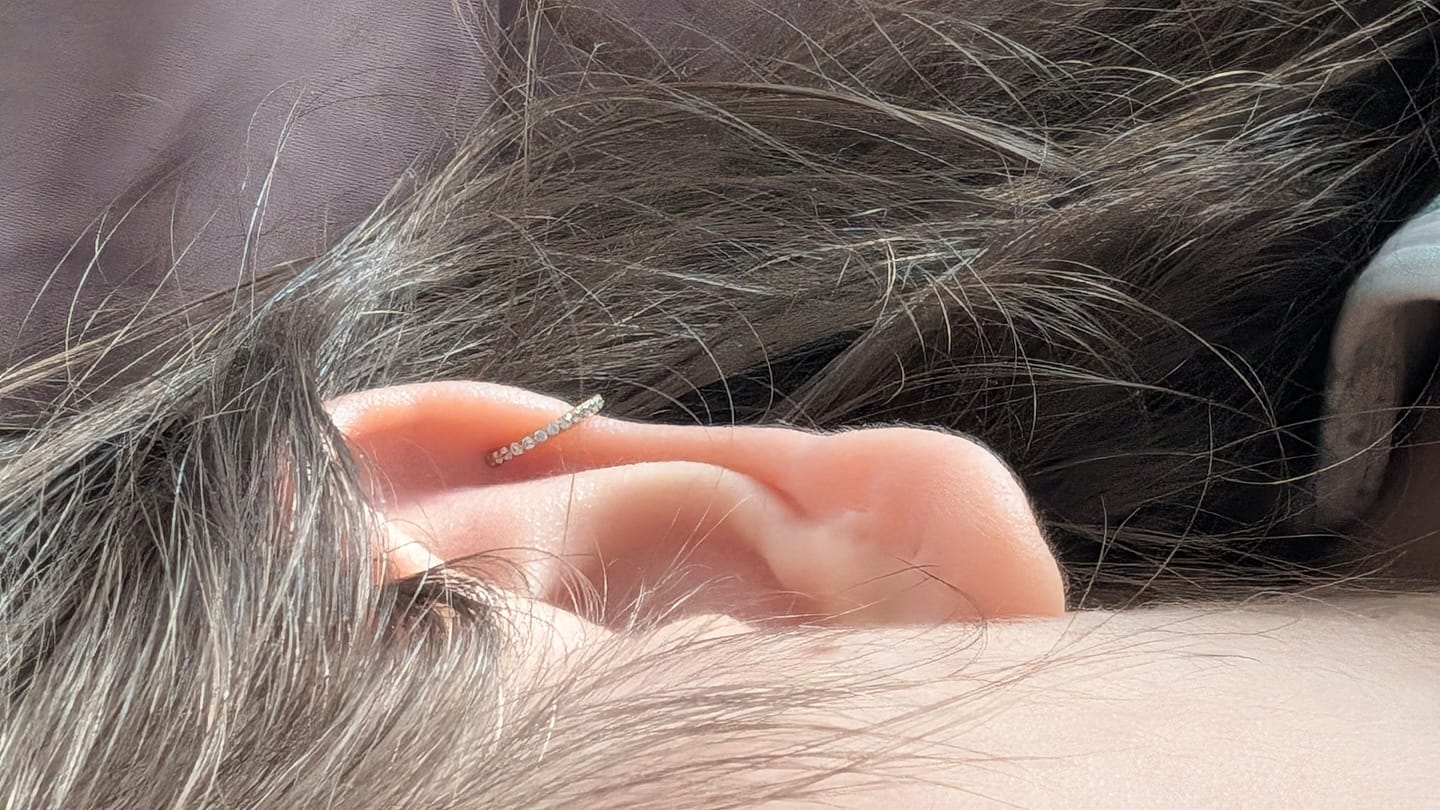 Customer photo review of HI-LIFE Crystal Clicker Piercing