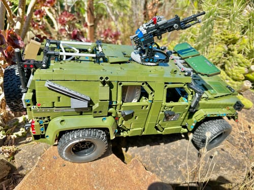 Customer photo review of Remote Controlled Armoured Raid Vehicle 3174pcs