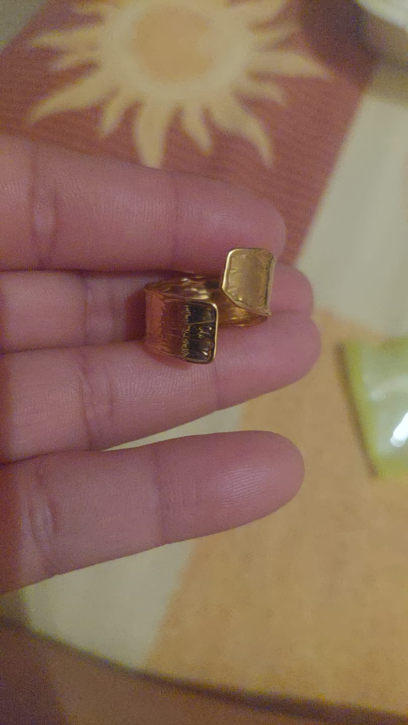 Customer photo review of Anillo Soho Gold Ajustable