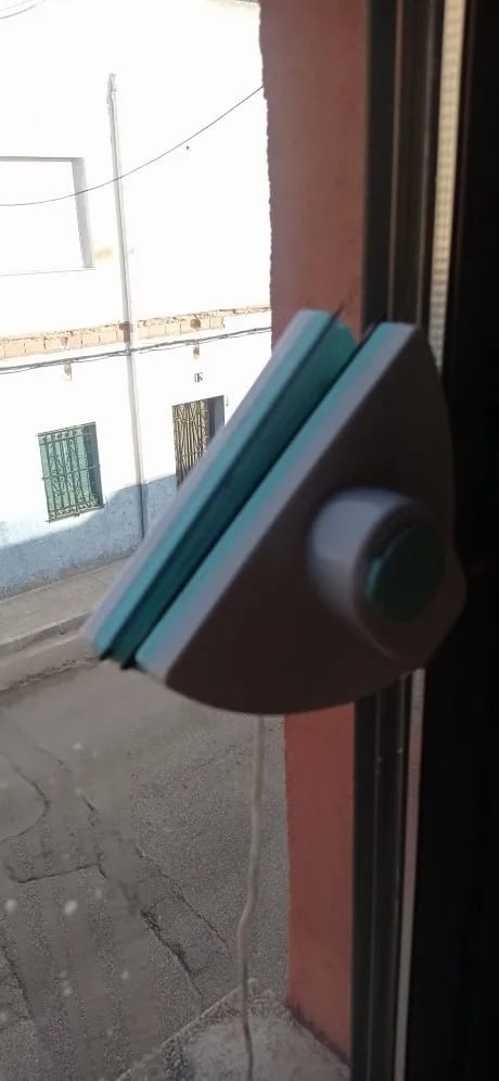 Customer photo review of Limpador de Vidro Magnético para Janela Vidraça Aquário AmiGlass