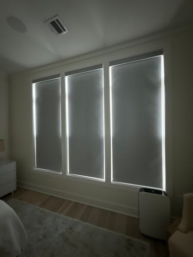 Customer photo review of SmartWings Motorized Roller Shades 100% Blackout Essential