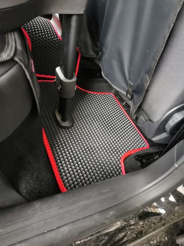 Martin D. review of Auto Fußmatten nach Maß - Komplettset image 4 out of 5