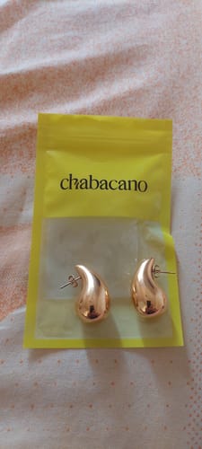 Reseña con foto de un cliente sobre Aretes Drop