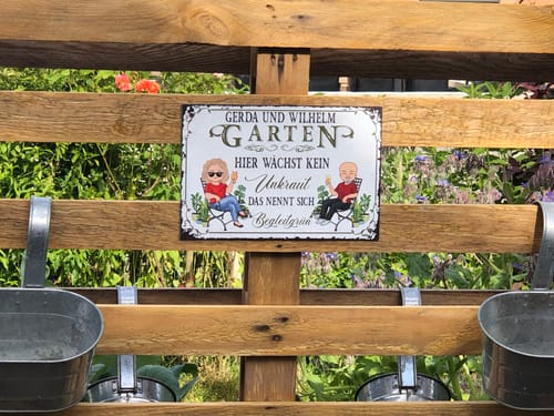 Customer photo review of Personalisiertes Gartenschild mit Namen Anpassbar