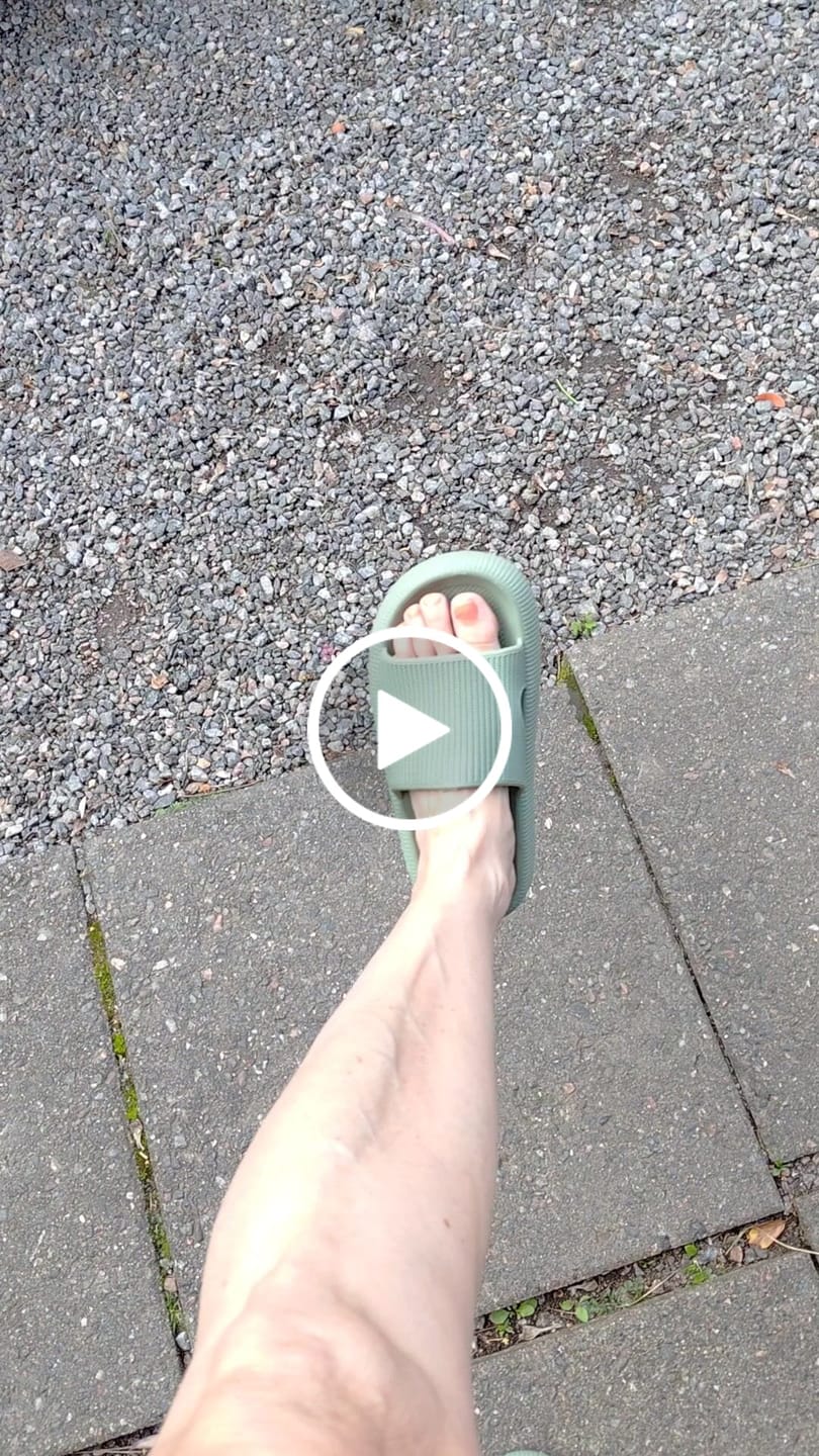 Customer video review of HappyFlops Original