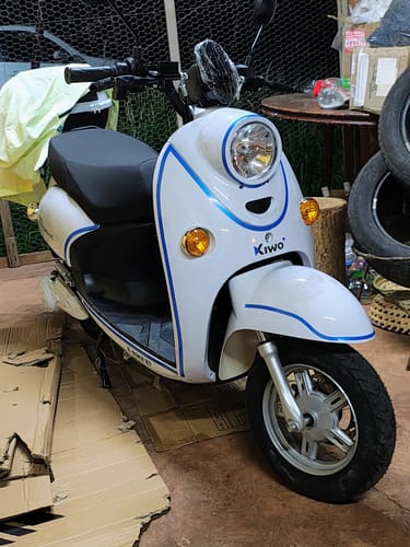 Customer photo review of Motocicleta Eléctrica Kiwo E-Bike ZT color Blanco con Azul