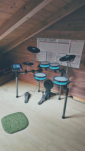 Customer photo review of Donner BackBeat Elektronisches Schlagzeug E-Drum Set mit anpassbaren LED-Lichtern und 7-Zoll-Touchscreen