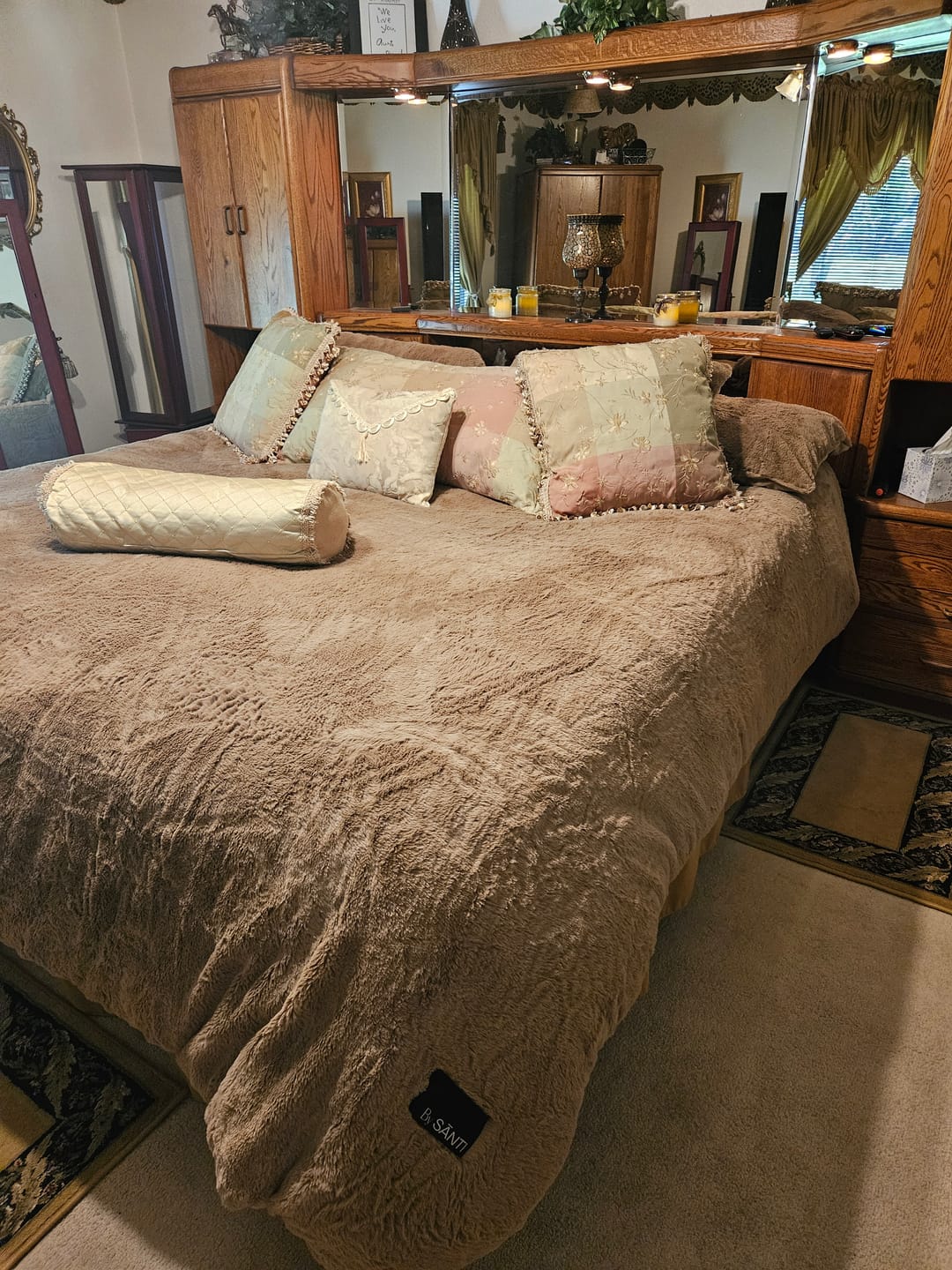 Customer photo review of Amorgos Fine Velvet Bedding Set
