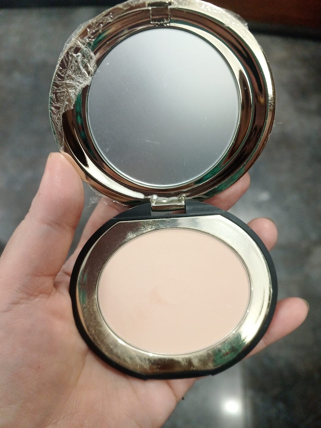 Customer photo review of SH FLAWLESS BLEND PRESSED POWDER