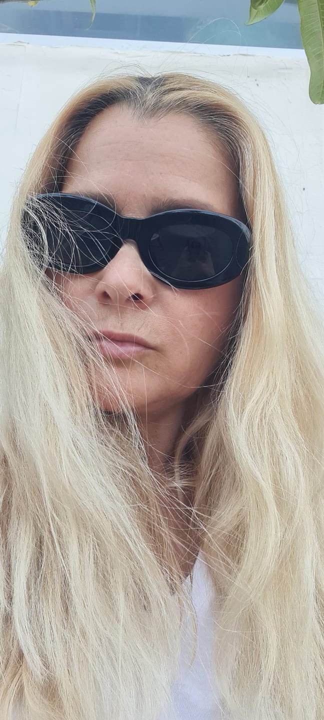 Customer photo review of LIZ BLACK