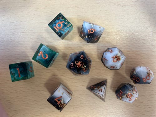 Customer photo review of URWizards Inner-dice Handmade Sharp Edge Resin Dice Set - Bees -
