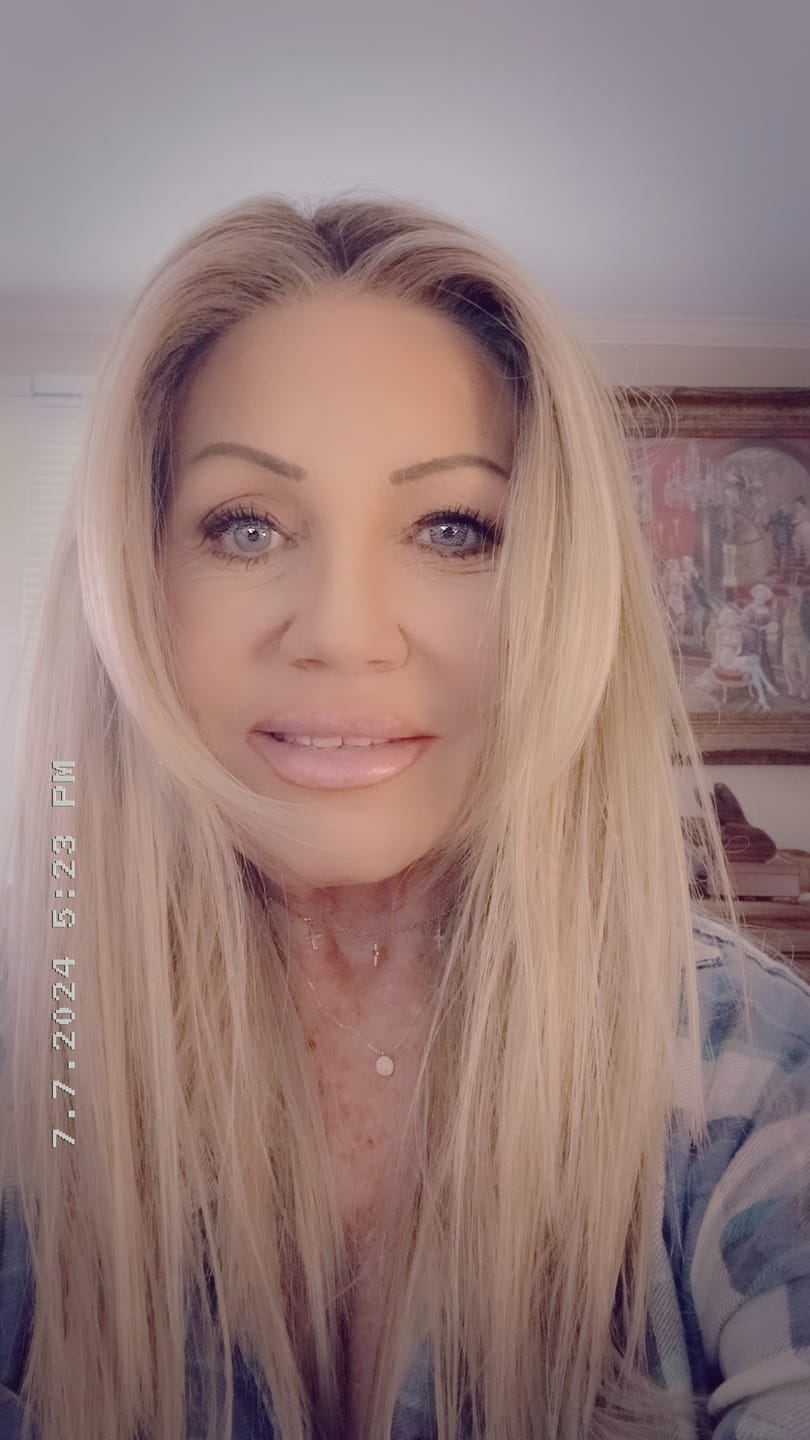 Customer photo review of TOTAL TRANSFORMATION - Paparazzi Blonde