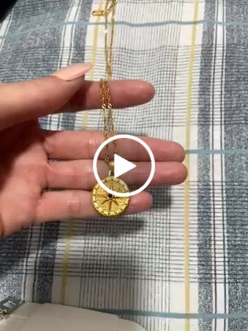 Customer video review of Colar Estrela Rosa dos Ventos Banhado em Ouro 18k