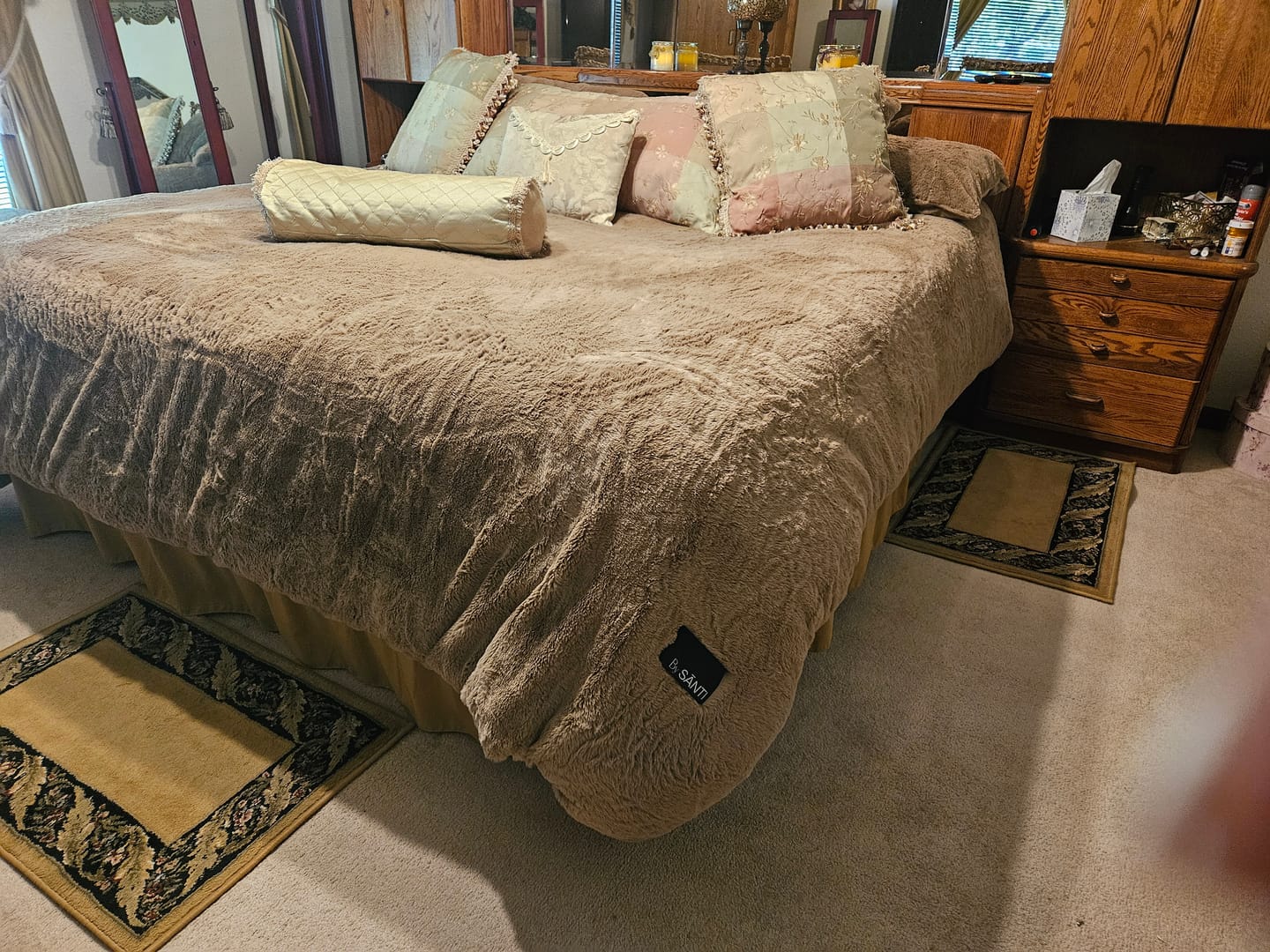 Customer photo review of Amorgos Fine Velvet Bedding Set