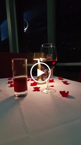 Customer video review of Cena Romántica