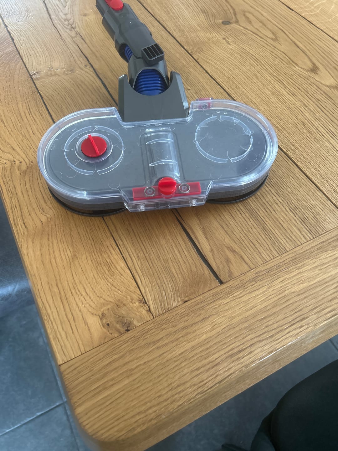 Customer photo review of Elektrischer Wischaufsatz passend für Dyson (inkl. 4 Wischpads)