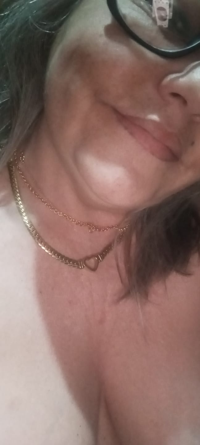 Customer photo review of Colar Gargantilha Coração Minimalista Banhado em Ouro 18K
