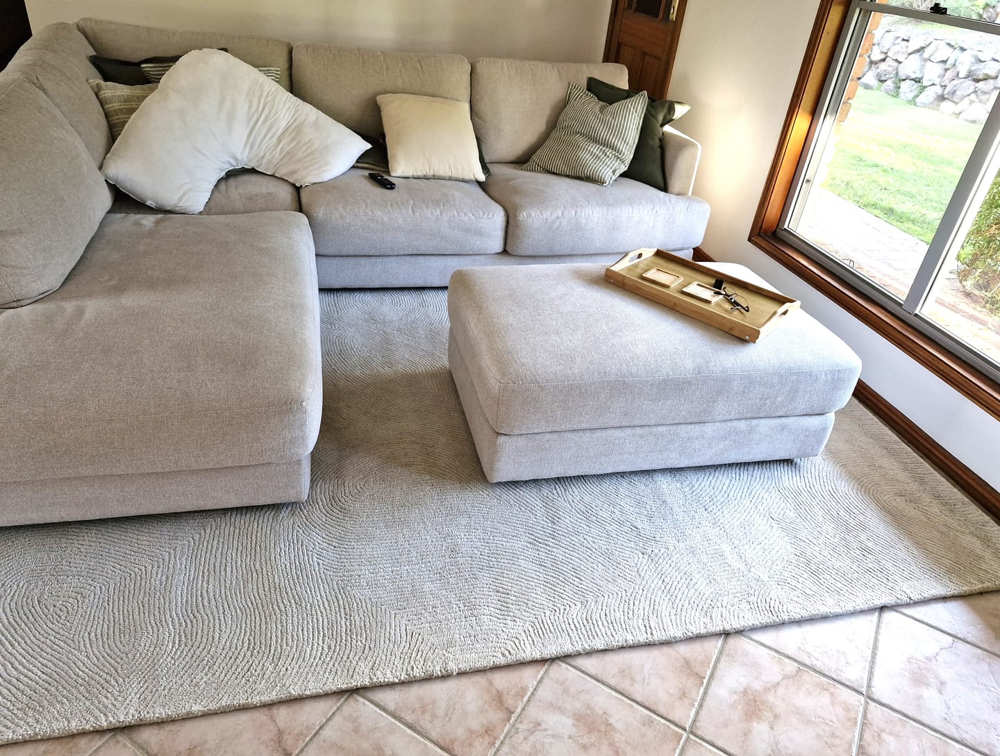 Customer photo review of Loren Almon 01 Platinum Wool Rug